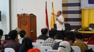 Hadir di Kampus Unidayan, Ruksamin Bawakan Materi Kuliah Umum SDM dan Pengelolaan SDA di Sultra