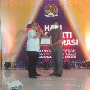 Hari Bhakti Imigrasi Ke-72, Kesbangpol Butur Dapat Anugerah Terbaik Pemantauan Orang Asing