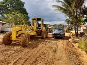 Perbaiki Infrastruktur Jalan, KSO MTT Turunkan Tiga Alat Berat
