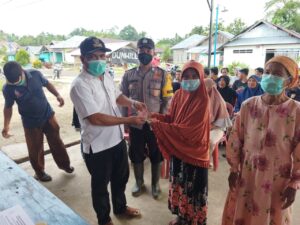 Pemdes Kasukia Salurkan BLT Dana Desa Tahap Satu Kepada 104 KPM