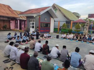 Usai Sidak di Rutan Unaaha, Kepala Kanwil Kemenkumham Sultra Buka Bersama Narapidana