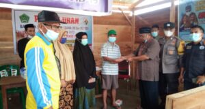 Jelang Lebaran Idulfitri, 115 KPM di Desa Waturai Wobar Terima BLT Dana Desa