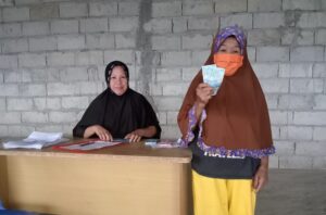 Penyaluran BLT Dana Desa Tahap Satu di Desa Ranotundobu Wobar Berjalan Lancar