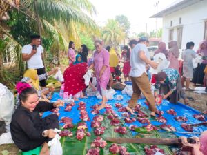 Salurkan Daging Kurban, Yusran Akbar: Kadin Konawe Bersama UBP Group Berbagi Bahagia Bersama Warga