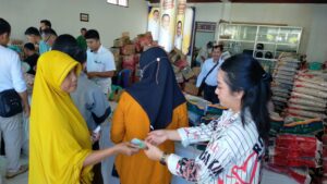 Pasar Murah Kadin Konawe Kembali Diserbu Emak – Emak, Transaksi Hari Kedua Tembus 131 Juta Rupiah