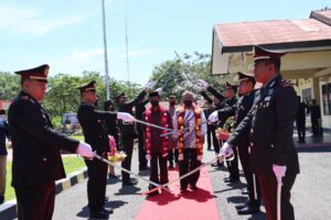 Dua Perwira Pertama Purnabakti, Polres Konawe Gelar Upacara Pedang Pora