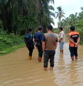 Jalan Penghubung Antar Kecamatan di Konawe Selatan Tergenang Banjir, Pengguna Jalan Harap Pemda Beri Perhatian