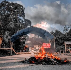 Tuntut Perbaikan Ruas Jalan, Mahasiswa dan Masyarakat Angata Gelar Aksi Blokade