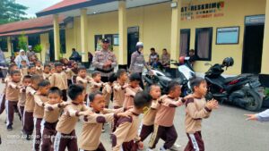 Tanamkan Disiplin Sejak Dini, Polres Konawe Berikan Edukasi Ke Murid TK Islam Terpadu