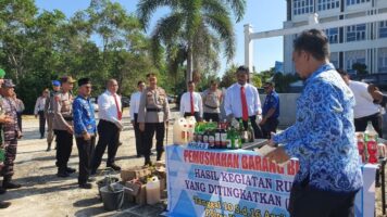 Bupati Bersama Kapolres Konsel Pimpin Apel Gelar Pasukan Operasi Ketupat Anoa 2023