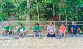 Jumat Curhat, Polsek Puriala Dengar Keluhan Masyarakat Desa Watusa