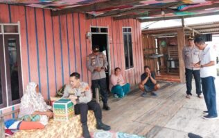 Safari Ramadhan, Kapolres Konsel Salurkan Bantuan Paket Sembako