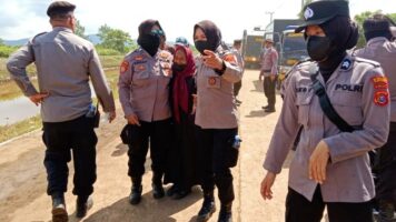 Bertindak Sebagai Negosiator, Keterlibatan Polwan Mampu Meredam Tensi Pengunjuk Rasa