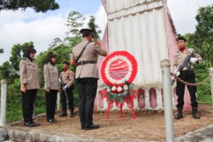 Jelang HUT Bhayangkara Ke 77, Jajaran Polres Konawe Ziarah di TMP Asao