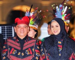 Hadiri Perayaan Istana Berbatik, Pj Gubernur Andap Budi Promosikan Tenun Khas Sultra