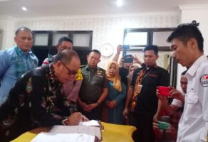 PJ Bupati Teken NPHD Pilkada Serentak 2024, Bawaslu Konawe Berikan Apresiasi