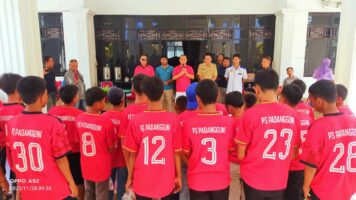 Bersama Pengurus Askab, Ketum KONI Konawe Lepas Atlet Piala Soeratin 2023
