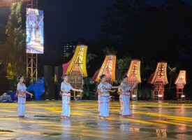 Kastor Kendari Rayakan Natal di Tugu Persatuan, Anton Timbang Berikan Apresiasi