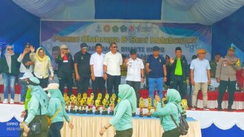 Bersama Tamu Kehormatan, Penjabat Bupati Konawe Sambut 33 Kontingen PGRI Peserta Porseni Kolaboratif