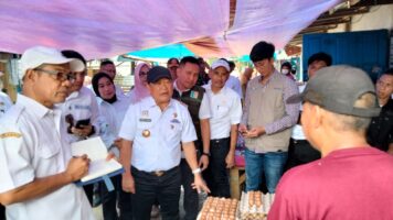 Pimpin Langsung Operasi Pasar, Harmin Ramba Pastikan Harga Sembako Stabil