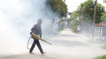 Peduli Kesehatan Warga, FPRB Sultra Gencar Lakukan Fogging