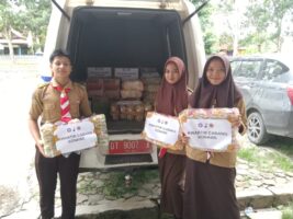 Pramuka Peduli Kwarcab Konawe Menyerahkan Bantuan Sembako Kepada 150 Warga Terdampak Banjir