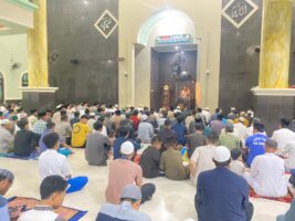 Kapolres Konawe Safari Ramadhan Sekaligus Salat Tarawih Berjamaah di Masjid Al-Muhajirin Unaaha