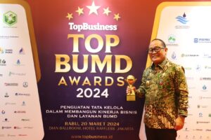 Harmin Ramba Diganjar Penghargaan Sebagai Top Pembina BUMD 2024