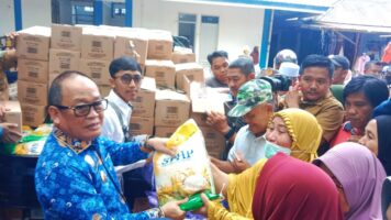 Pastikan Harga Sembako Tetap Stabil, PJ Bupati Konawe Melakukan Operasi Pasar