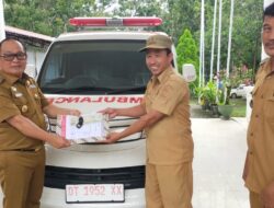 Bupati Konawe Serahkan Mobil Ambulance Untuk Masyarakat Desa Barowila