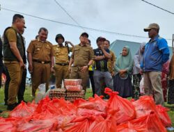 Tinjau Lokasi Bencana Abrasi, Penjabat Bupati Konawe Instruksikan BPBD dan BWS Persiapkan Evakuasi