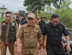 Tinjau Banjir Susulan di Kecamatan Pondidaha, Penjabat Bupati Konawe Minta BPBD Bangun Posko