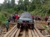 Polres Konawe Bersama Warga Kecamatan Meluhu Bergotongroyong Membuat Jembatan Darurat, Lalu Lintas Kembali Normal
