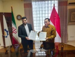 Ketum SMSI Firdaus Tandatangani MoU Bersama Konselor Kebudayaan Iran Ebrahimi