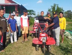 Wakil Ketua DPRD Konawe Serahkan Bantuan Traktor Mini di Desa Linonggasai