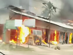 BREAKING NEWS: Kebakaran Hebat Landa Sejumlah Kios di Baruga Kendari, Warga Panik dan Jalanan Macet