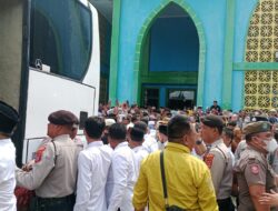 Tangis Haru Sambut Kepulangan 147 Jamaah Haji Konawe di Halaman Masjid Agung Babussalam