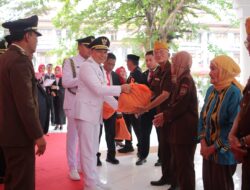 Pemda Konawe Gelar Ramah Tamah Usai Pengibaran Bendera, Bupati Yusran Akbar Beri Bingkisan kepada Perintis dan Veteran