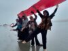 Bendera Merah Putih Raksasa 580 Meter Dikibarkan di Pantai Kapoiala, Jadi Simbol Persatuan dan Nasionalisme