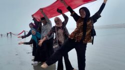Bendera Merah Putih Raksasa 580 Meter Dikibarkan di Pantai Kapoiala, Jadi Simbol Persatuan dan Nasionalisme