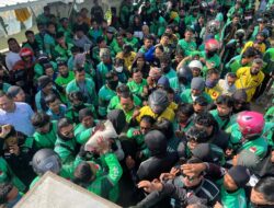 Aksi Peduli: Kadin Sultra Bagi 400 Karung Beras untuk Pengemudi Ojol Kendari