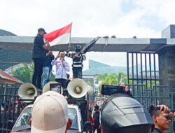 Ratusan Mahasiswa Geruduk DPRD Sultra, LBH HAMI Soroti Tunjangan DPR dan Desak UU Perampasan Aset