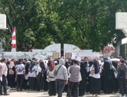 Ratusan Guru Honorer Demo di Kantor Bupati Konawe, Protes Tak Lulus PPPK Paruh Waktu