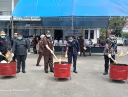 Kejari Konawe Musnahkan Barang Bukti dari 54 Perkara, Kajari Ingatkan Bahaya Peredaran Obat Ilegal
