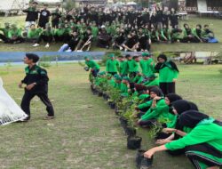 Mahasiswa Unilaki Hijaukan Pantai Tanjung Lalimbue, Dukung Wisata Konawe Bersahaja