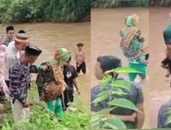 Jembatan Hanyut, Pengantin di Kolaka Timur Digendong Seberangi Sungai