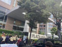 Aksi Jilid II Pemuda 21 di Plaza Asia Jakarta Ricuh, Massa Desak Pemerintah Tindak Dugaan Tambang Ilegal PT MUR