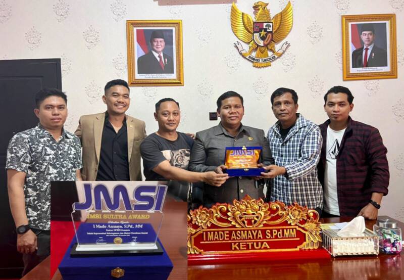 Sebagai Simbol Pluralisme dan Keberagaman Daerah, Penghargaan JMSI Sultra Diberikan Kepada Ketua DPRD Konawe