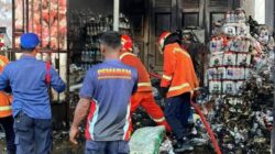 Kebakaran di Jalan Bunggasi Kendari, 2 Ruko dan 15 Kios Hangus