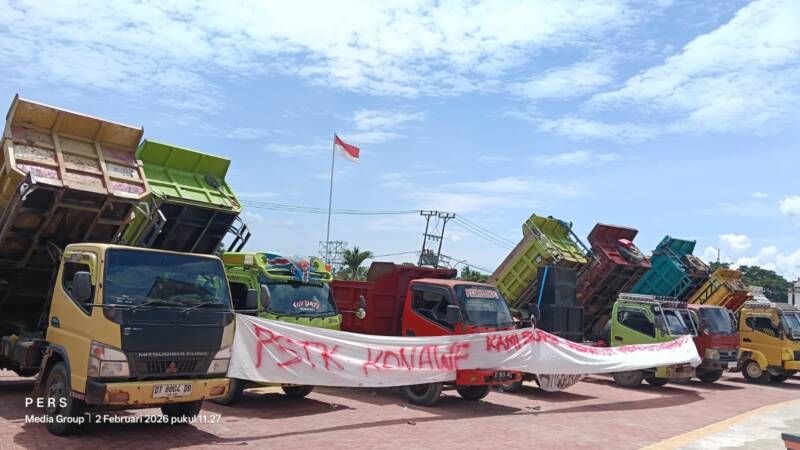 Tambang Galian C Ditutup, Ratusan Sopir Dump Truk Demo DPRD Konawe Minta Kepastian